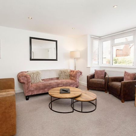 White House Apartments-Free Parking 1 Car Per Apartment ยอร์ค ภายนอก รูปภาพ