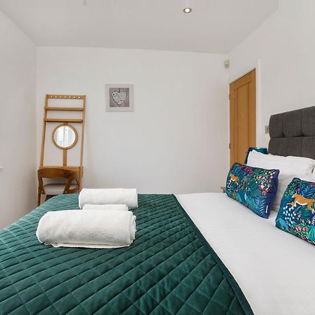 White House Apartments-Free Parking 1 Car Per Apartment ยอร์ค ภายนอก รูปภาพ