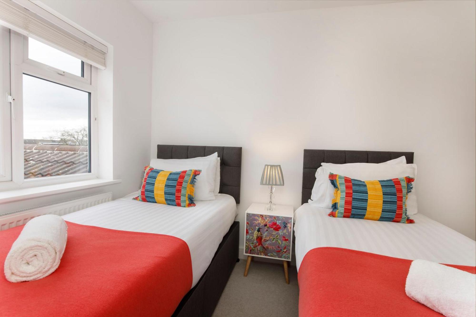 White House Apartments-Free Parking 1 Car Per Apartment ยอร์ค ภายนอก รูปภาพ