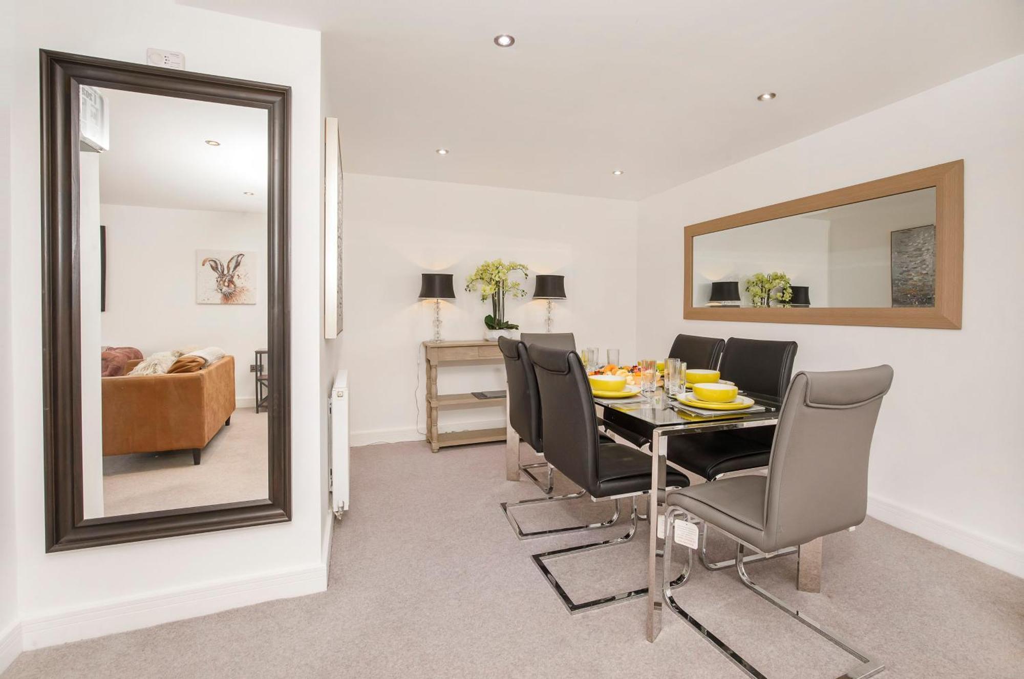 White House Apartments-Free Parking 1 Car Per Apartment ยอร์ค ภายนอก รูปภาพ