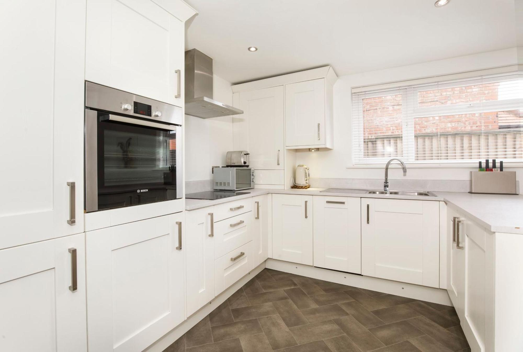 White House Apartments-Free Parking 1 Car Per Apartment ยอร์ค ภายนอก รูปภาพ