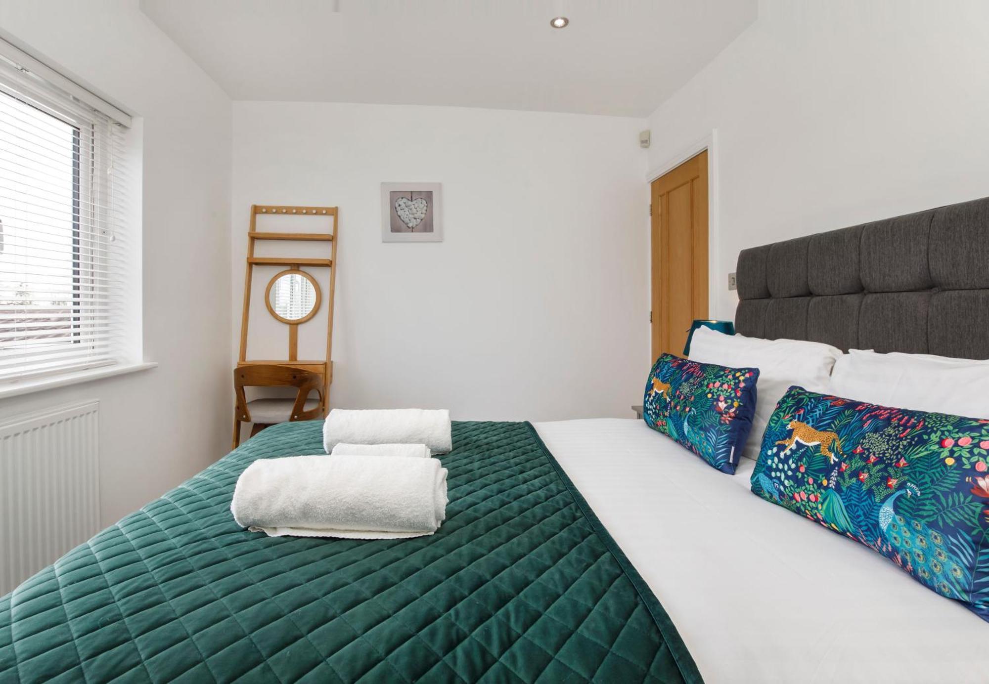 White House Apartments-Free Parking 1 Car Per Apartment ยอร์ค ภายนอก รูปภาพ