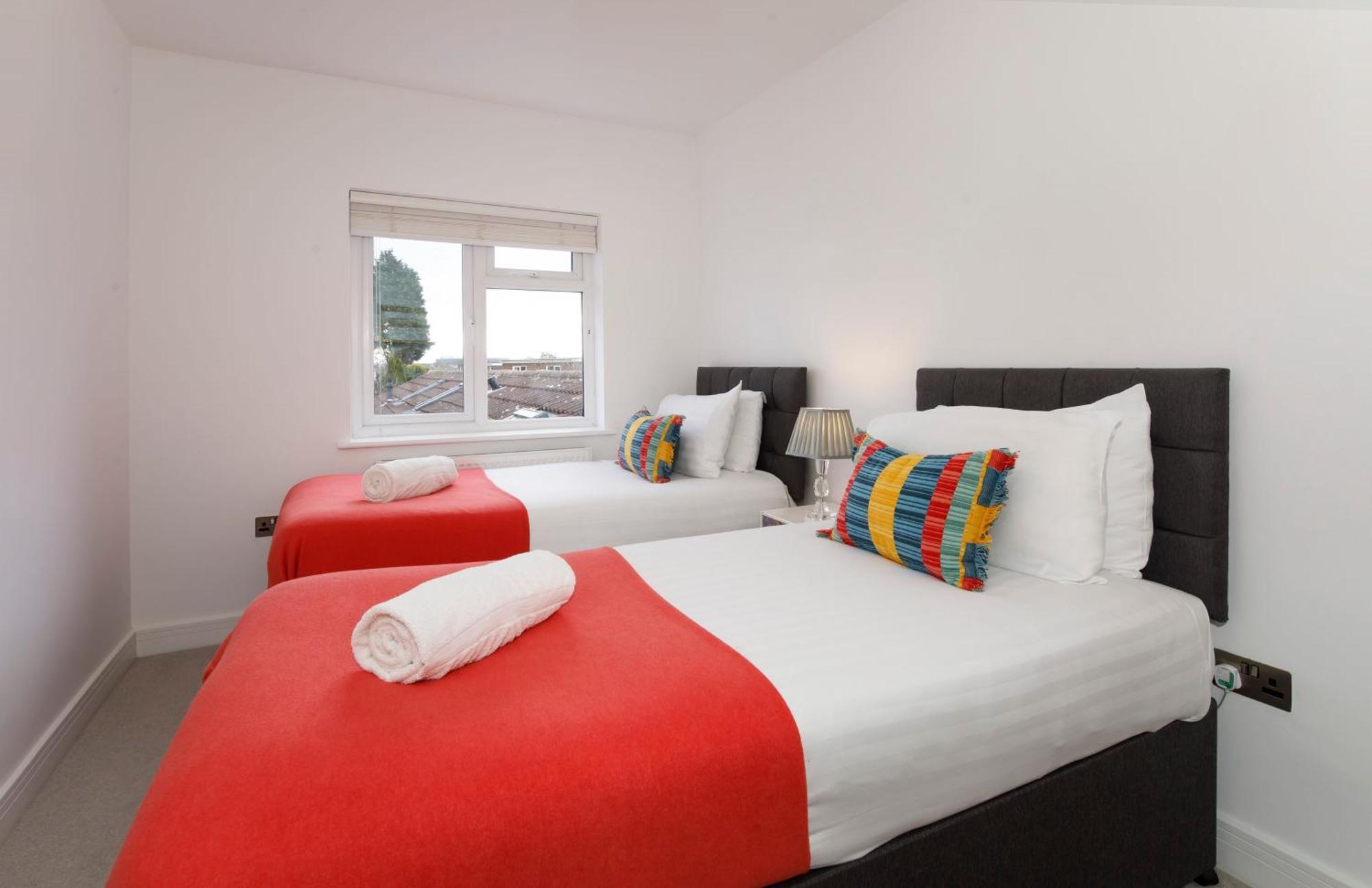 White House Apartments-Free Parking 1 Car Per Apartment ยอร์ค ภายนอก รูปภาพ