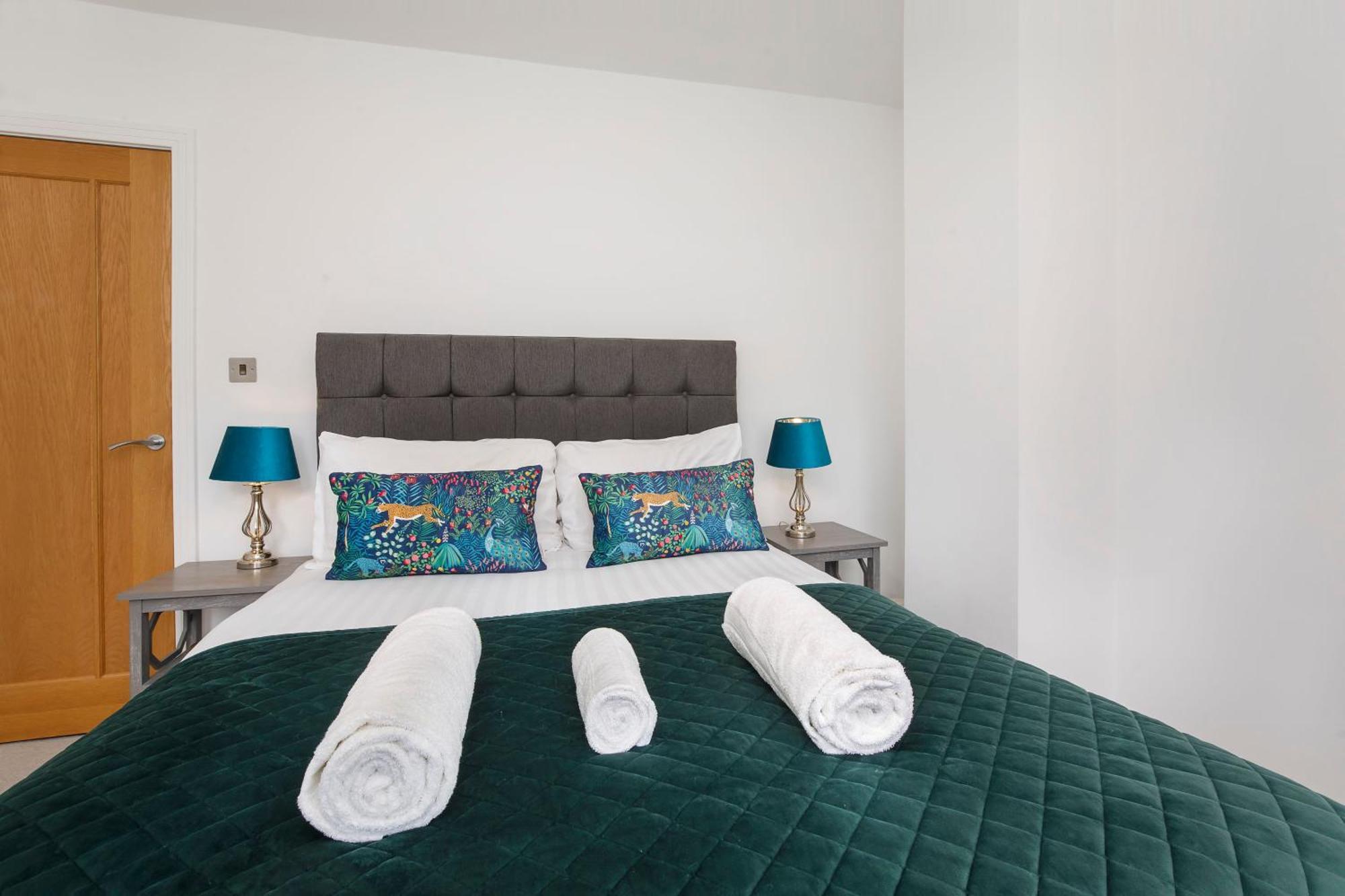 White House Apartments-Free Parking 1 Car Per Apartment ยอร์ค ภายนอก รูปภาพ
