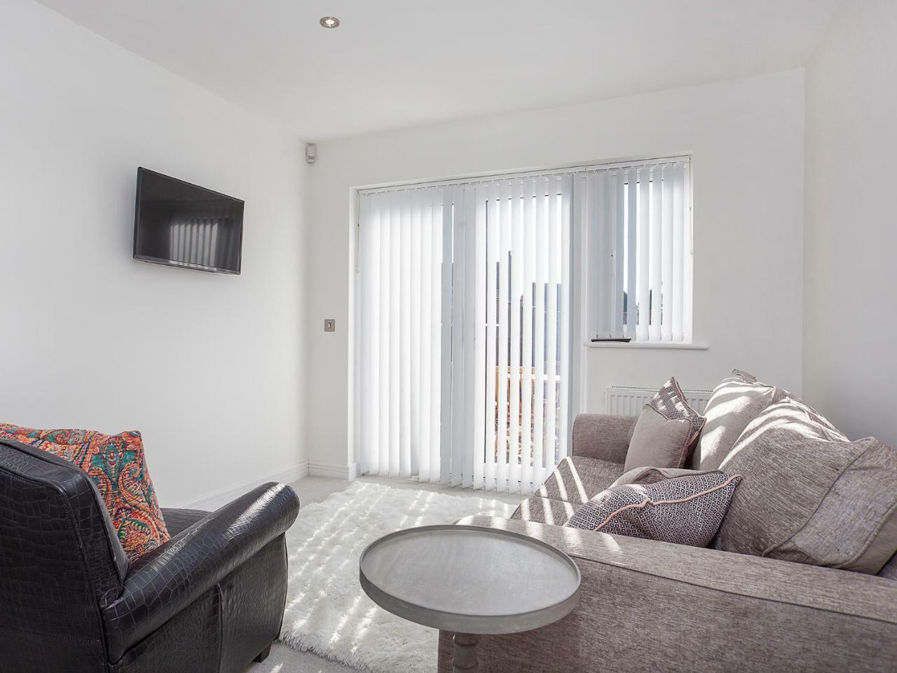 White House Apartments-Free Parking 1 Car Per Apartment ยอร์ค ภายนอก รูปภาพ