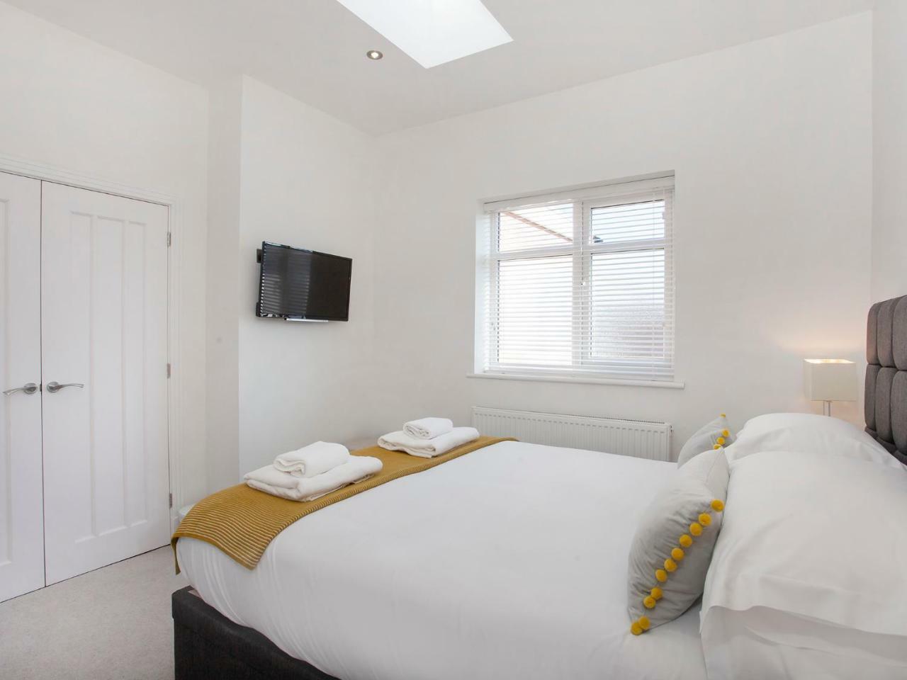 White House Apartments-Free Parking 1 Car Per Apartment ยอร์ค ภายนอก รูปภาพ