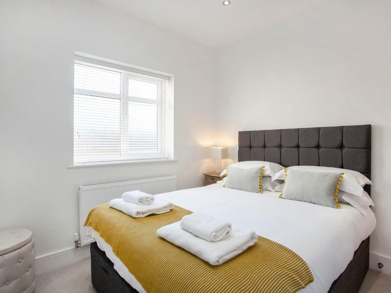 White House Apartments-Free Parking 1 Car Per Apartment ยอร์ค ภายนอก รูปภาพ