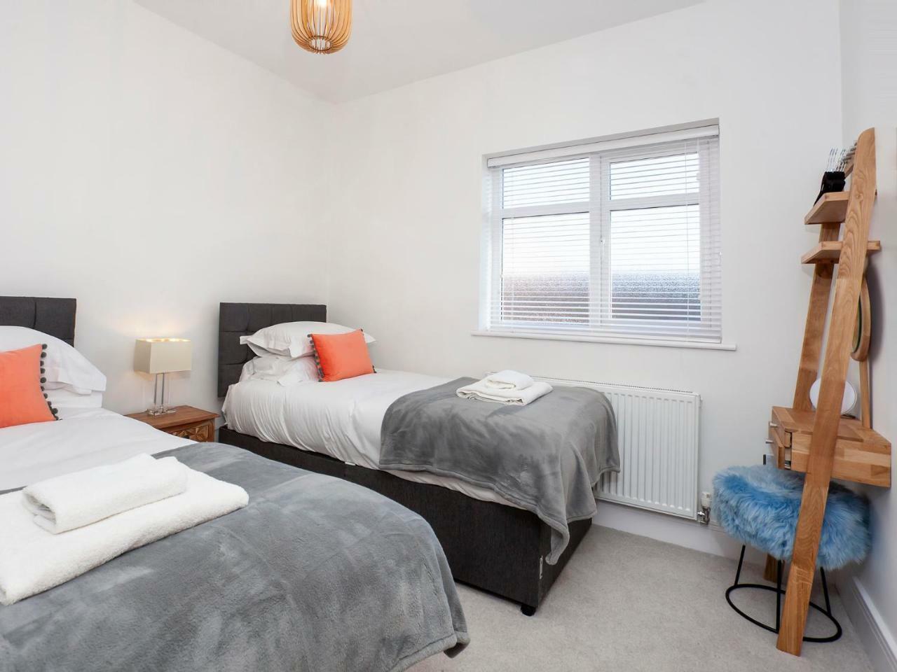White House Apartments-Free Parking 1 Car Per Apartment ยอร์ค ภายนอก รูปภาพ