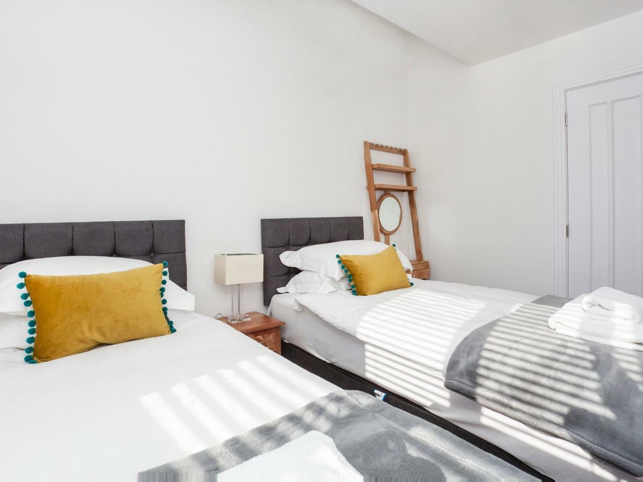 White House Apartments-Free Parking 1 Car Per Apartment ยอร์ค ภายนอก รูปภาพ