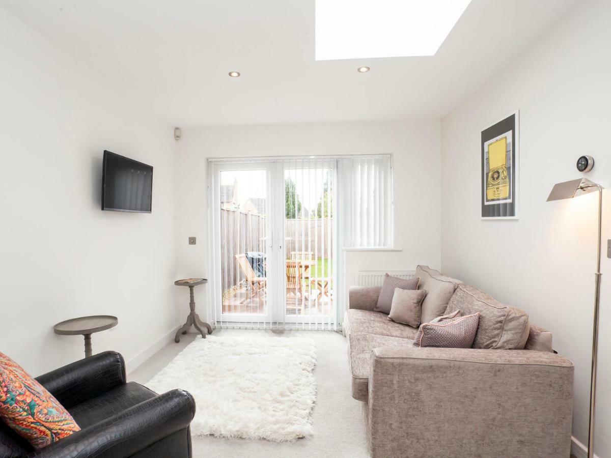 White House Apartments-Free Parking 1 Car Per Apartment ยอร์ค ภายนอก รูปภาพ