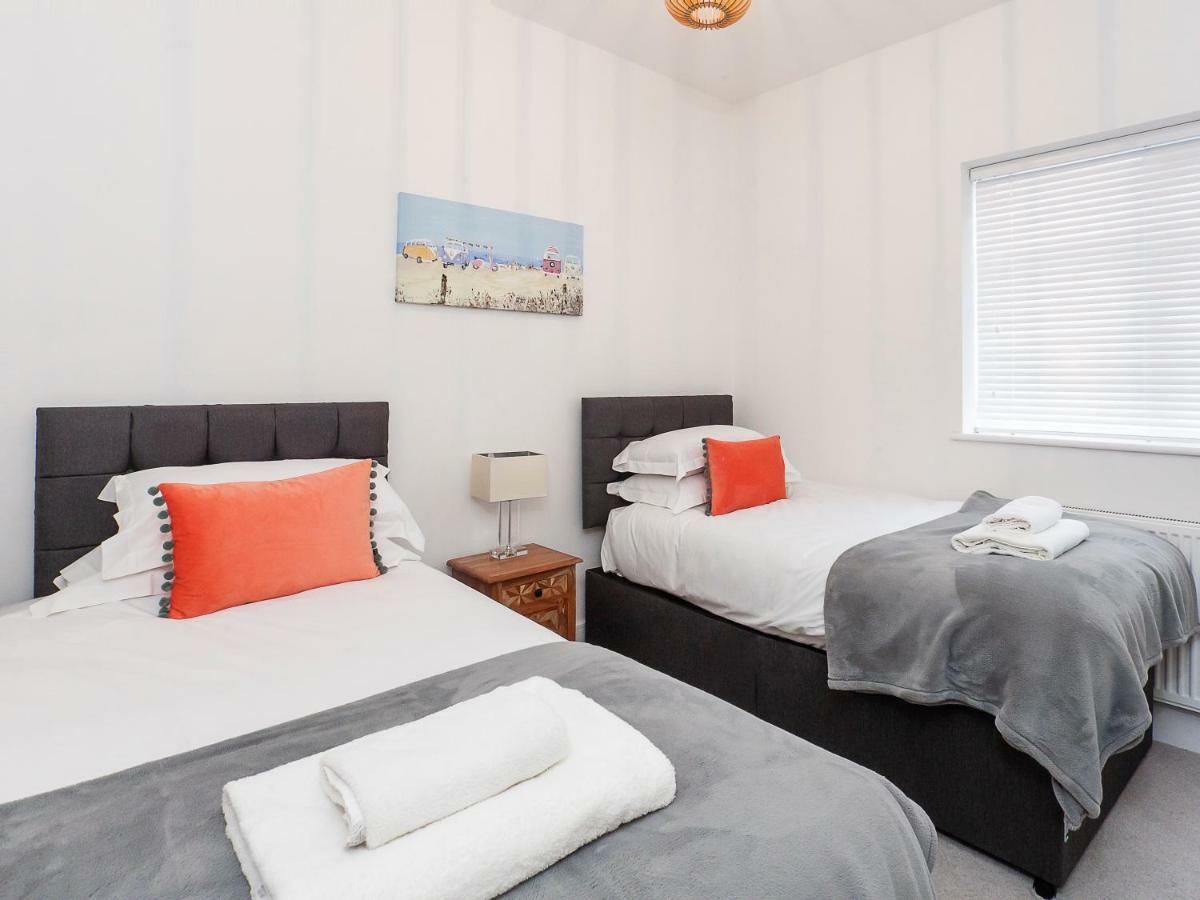 White House Apartments-Free Parking 1 Car Per Apartment ยอร์ค ภายนอก รูปภาพ