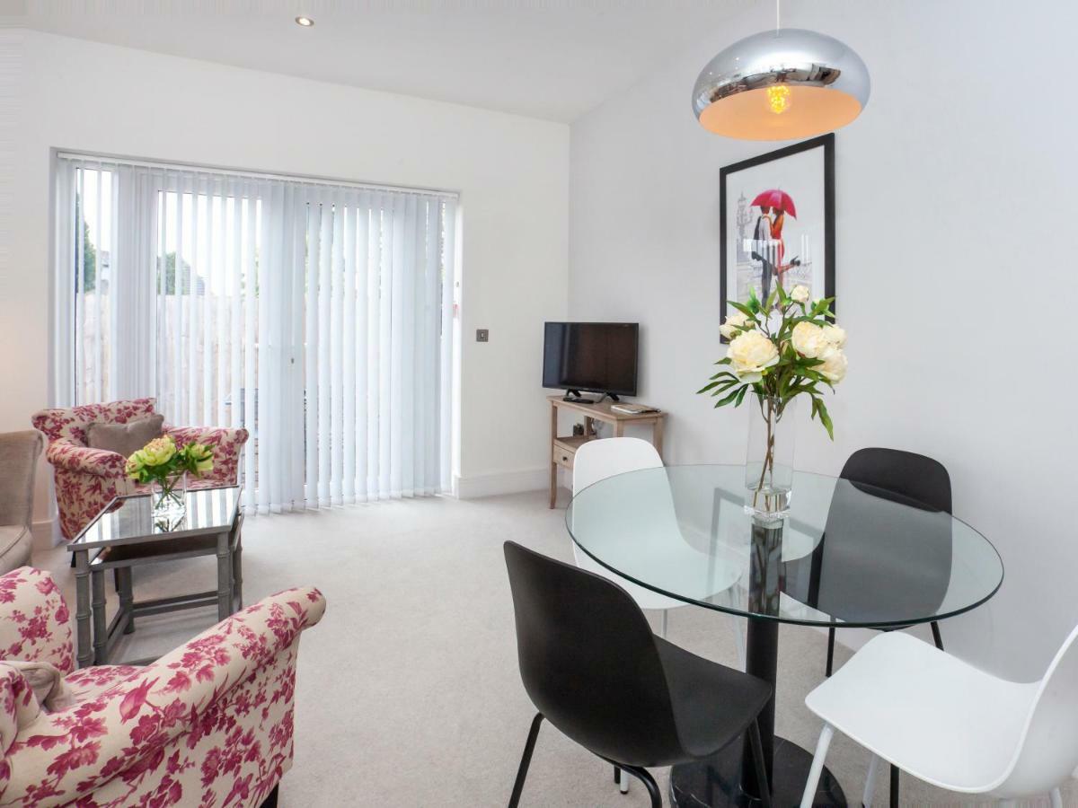 White House Apartments-Free Parking 1 Car Per Apartment ยอร์ค ภายนอก รูปภาพ