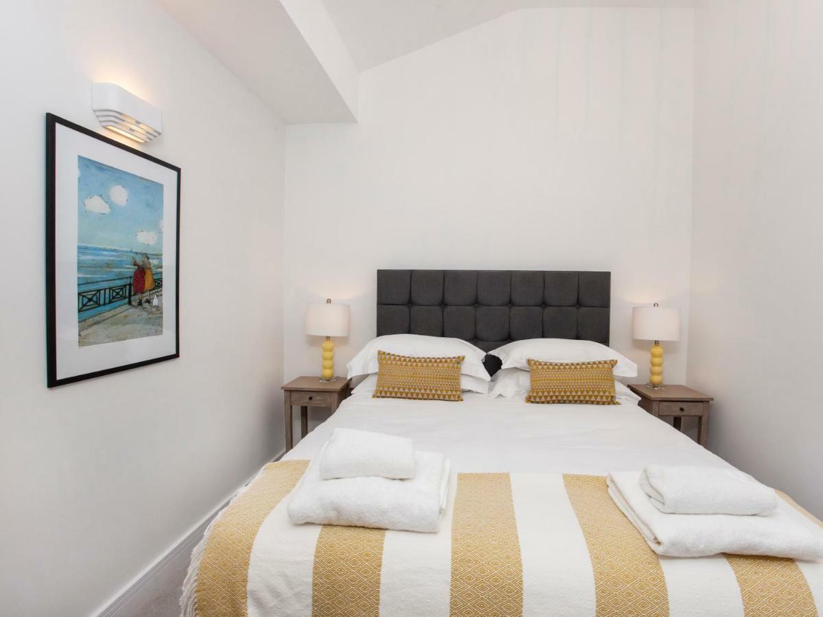 White House Apartments-Free Parking 1 Car Per Apartment ยอร์ค ภายนอก รูปภาพ